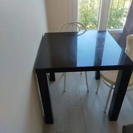 La N°6, Studette Cosy Avec Parking Gratuit Apartment La Rochelle (Charente-Maritime)